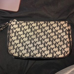 NEW YORK AND COMPANY WRISTLET